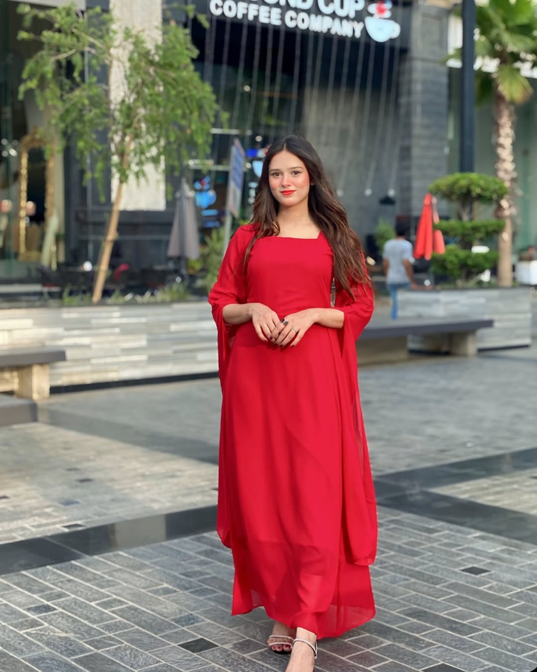 RED SQUARE NECK LONG SLEEVE